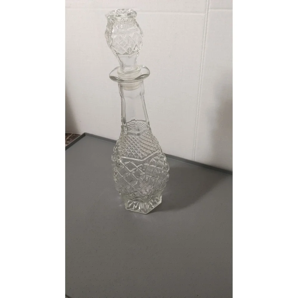 Glass Decanter Unisex OS Clear Excellent Diamond Cut Vintage Barware